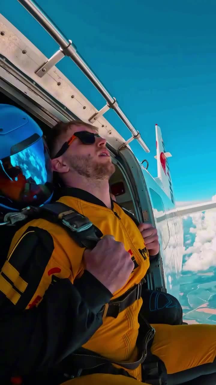 Salto duplo Skydive Castro — clique para assistir o vídeo